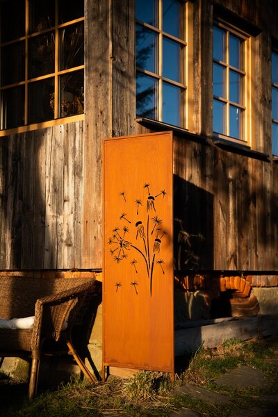 Zahradní dekorativní panel z oceli s patinou „Pampeliška“ 160x50 cm, efekt corten