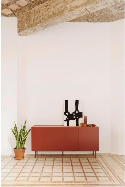 Červená nízká komoda v dekoru dubu 165x78 cm Arista – Teulat