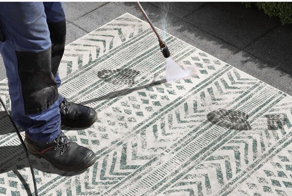Zeleno-krémový venkovní koberec NORTHRUGS Biri, 80 x 350 cm