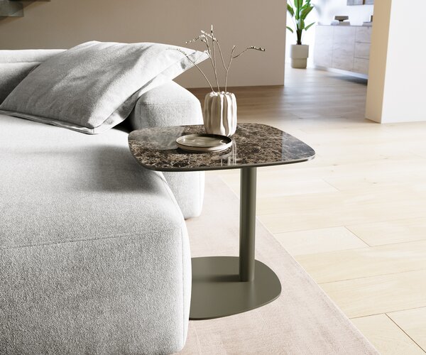 DELIFE Konferenční stolek Edge Boot 50x50 cm keramika Laminam® Emperador Extra Lucidato tmavě hnědá Eleny kov titanová barva