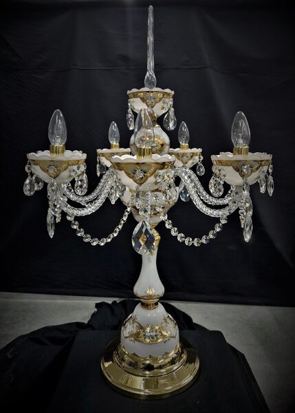 DBK GLASS Luxusní velká stolní lampa se 7 rameny vyrobená z opálově bílého skla s křišťálovým rampouchem SE-0634-7-SM-white