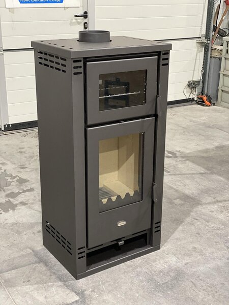 Krbová kamna Prity K2 GT F s pečicí komorou - 8,1 kW, moderní design, grafitově černá, energetická třída A+