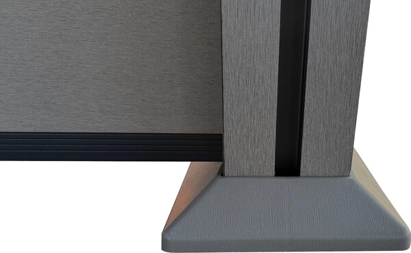 Plot z kompozitního dřeva Valla – 5 panelů, 6 sloupků s dekorativními lištami, rozměry cca 9,1 x 1,3 m