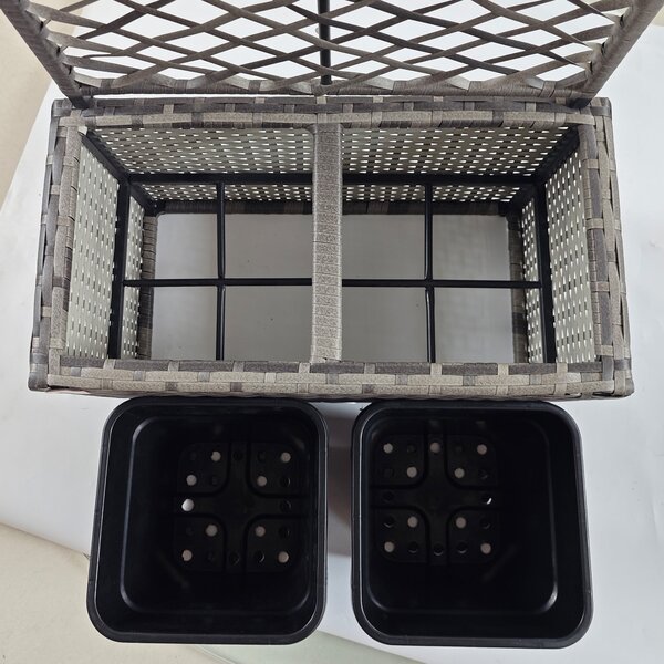 Outsunny Zahradní Truhlík s Trellis pro Popínavé Rostliny, Vyvýšený Truhlík se 2 Vnitřními Květináči, Ocelový Rám a PE Ratan, 57x30x107cm, Šedá | Aoso