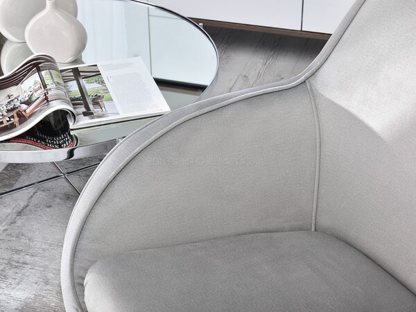 Designové křeslo Merch (šedá + dub). Akce -14%