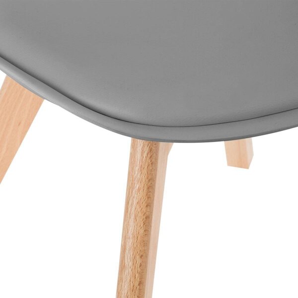 Židle s dřevěnýma nohama, krásná židle v minimalistickém stylu