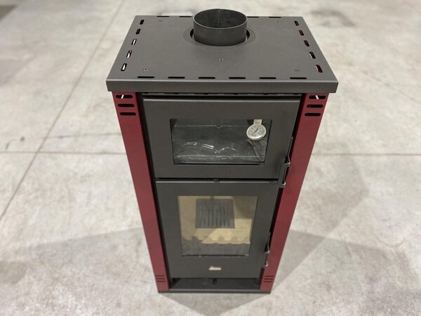 Krbová kamna Prity K2 GT F s pečicí komorou - 8,1 kW, elegantní design, Bordeaux, energetická třída A+