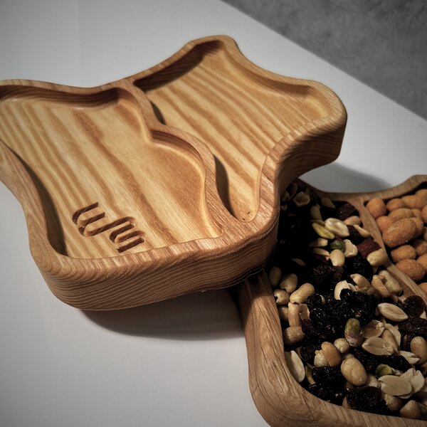 Wooden Mooden Zajímavý dřevěný servírovací tác Vlnka Materiál: Dub