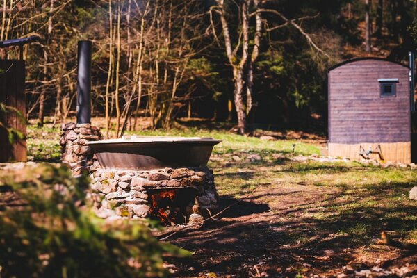 Čan je relaxační litinová vana, podobná jako koupací sud, hot tub, vířivka, wellness Velikost: 180cm