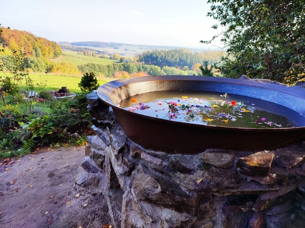 Čan je relaxační litinová vana, podobná jako koupací sud, hot tub, vířivka, wellness Velikost: 180cm