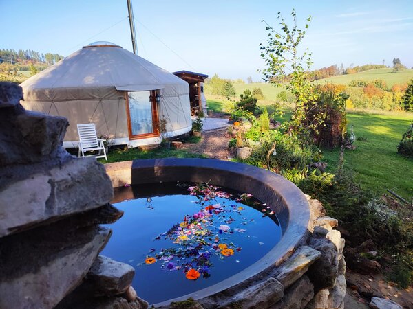 Čan je relaxační litinová vana, podobná jako koupací sud, hot tub, vířivka, wellness Velikost: 180cm