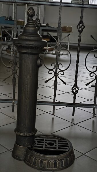 CIU 10 litinové stojaté pítko, stojanová výlevka, sloupek na vodu Barva: bronzová patina
