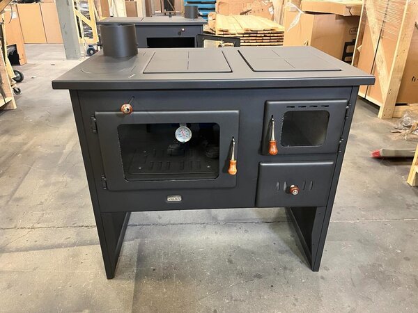 EEK A - Krbová kamna PRITY 2P41 15,2 kW s troubou a plechovou deskou Kamna LEVÁ