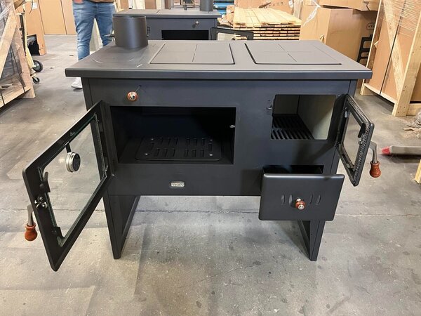 EEK A - Krbová kamna PRITY 2P41 15,2 kW s troubou a plechovou deskou Kamna LEVÁ