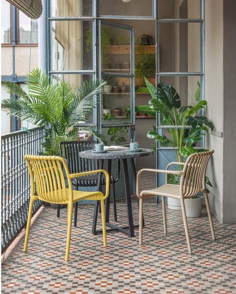 Béžová plastová zahradní židle Isabellini – Kave Home