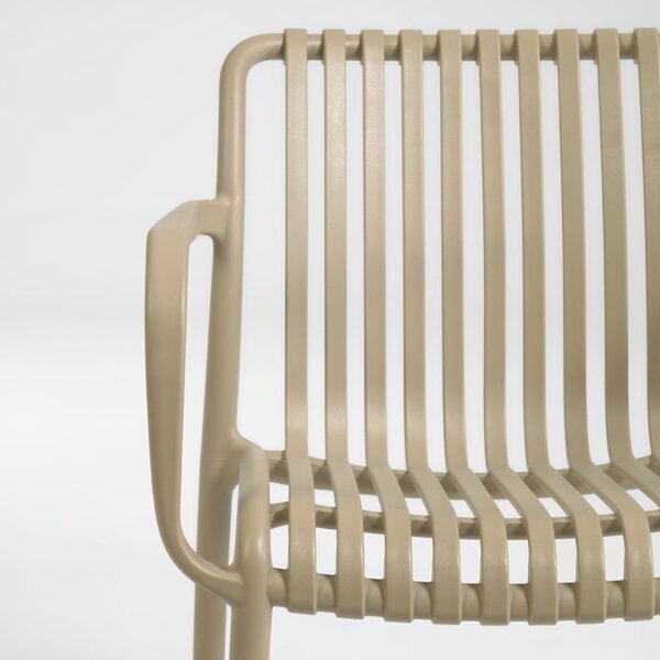 Béžová plastová zahradní židle Isabellini – Kave Home