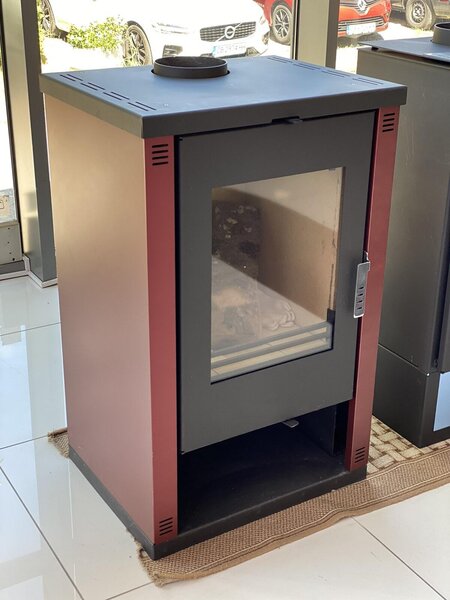 Krbová kamna Verso Theia - 9 kW | Boční panely Bordeaux a moderní design
