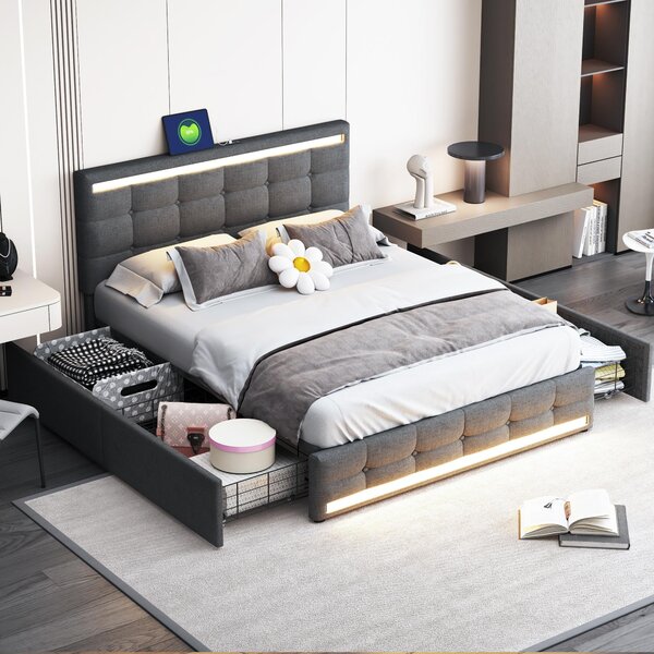 Čalouněná postel 140 x 200 cm (šedé plátno): 4 zásuvky + 2 USB porty, LED osvětlená hlavová a nožní část, odkládací plocha