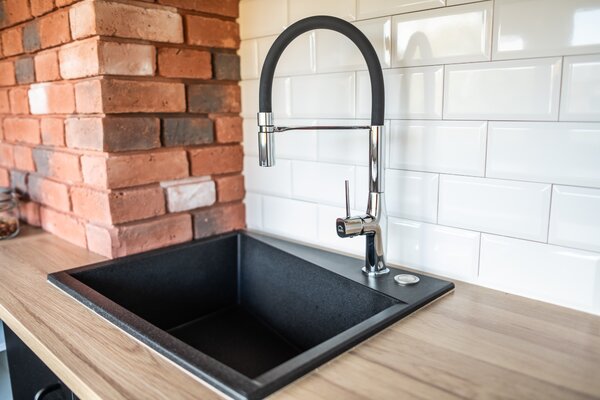 Laveo Pola kuchyňská baterie stojící chrom-černá BAP778D