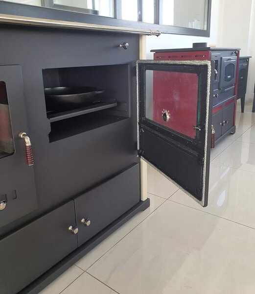 Krbová kamna na dřevo s pečicím prostorem a varnou deskou Krbová kamna na dřevo Practik Lux 9,5 kW