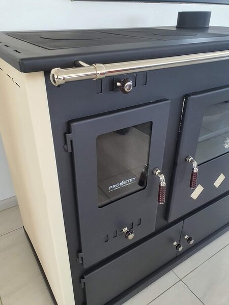 Krbová kamna na dřevo s pečicím prostorem a varnou deskou Krbová kamna na dřevo Practik Lux 9,5 kW