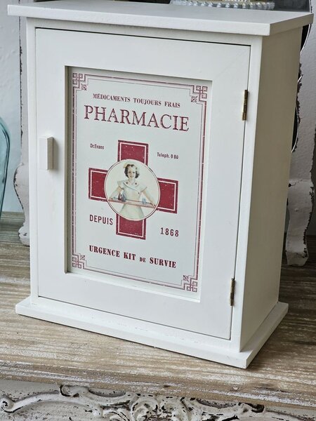Bílá antik dřevěná lékárnička Pharmacie - 24*30*13 - Clayre & Eef