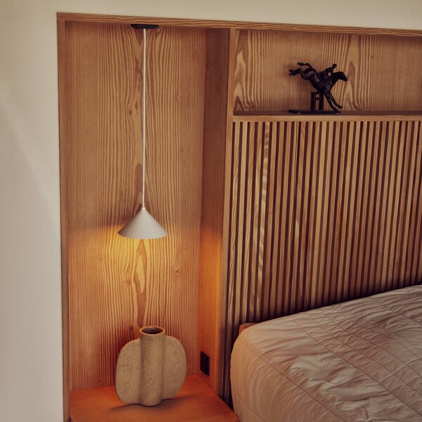 FRANDSEN Závěsné světlo Grasp, matná bílá, Ø 15 cm, zástrčka, Bílá / opál, Kuchyň, kov, Design