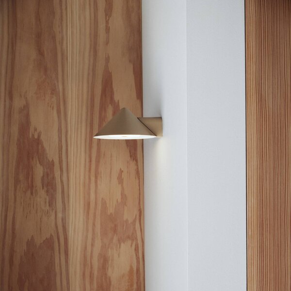 FRANDSEN LED nástěnné světlo na baterie Grasp, pískově šedé, šířka 15 cm, stmívatelný, Krémová / jantar, Chodba, kov, Design