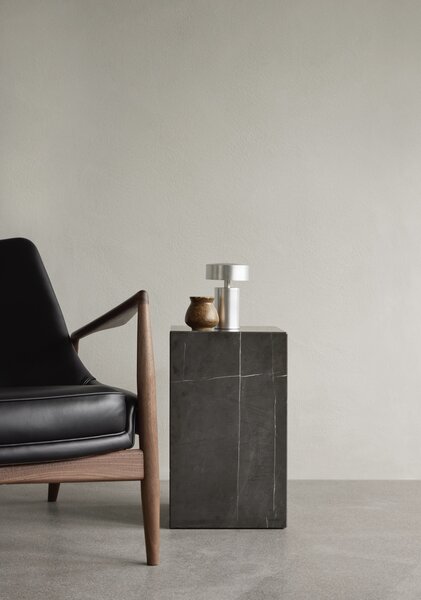 Audo Copenhagen Stolní lampa Column - Aluminium MN226
