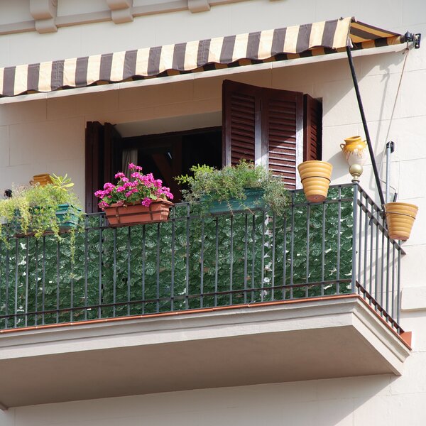 24 ks plotu z břečťanu, rozměry každé rohože 50 x 50 cm, umělý plot do zahrady a na balkon, listový plot, tmavě zelený