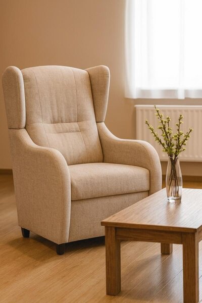 FALCO Relaxační křeslo ušák LOVO - dřevo, látka, béžová