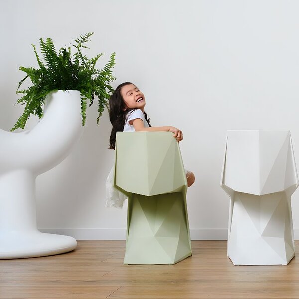 VONDOM Zelená plastová dětská jídelní židle VOXEL MINI