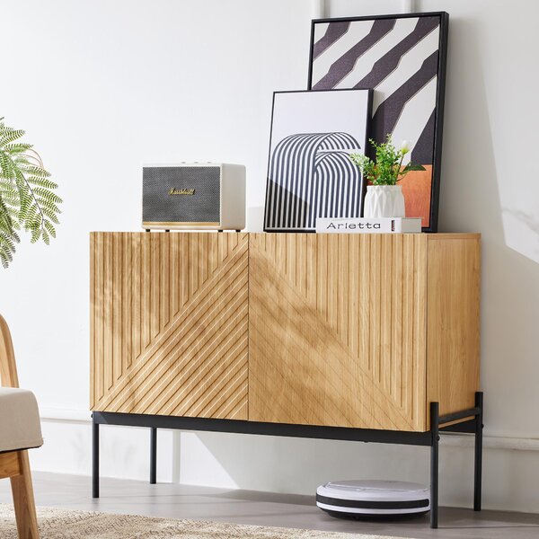 Příborník Sweiko se 2 dvířky a kovovými nožkami, bufet, komoda s lineárním designem, rozměry: v 75 cm / š 100 cm / hl 40 cm