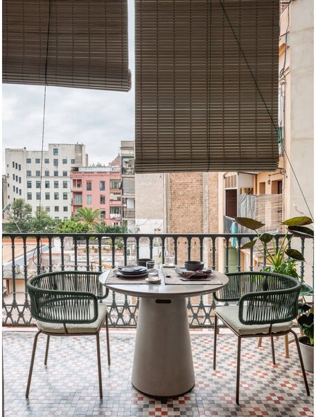 Betonový venkovní jídelní stůl Kave Home Itai, ⌀ 90 cm