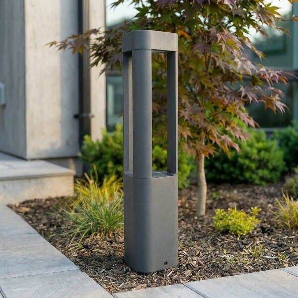 Lucande LED stojací lampa Pirron, 50 cm, trojúhelníková, IP54, Černá, Hliník, Moderní