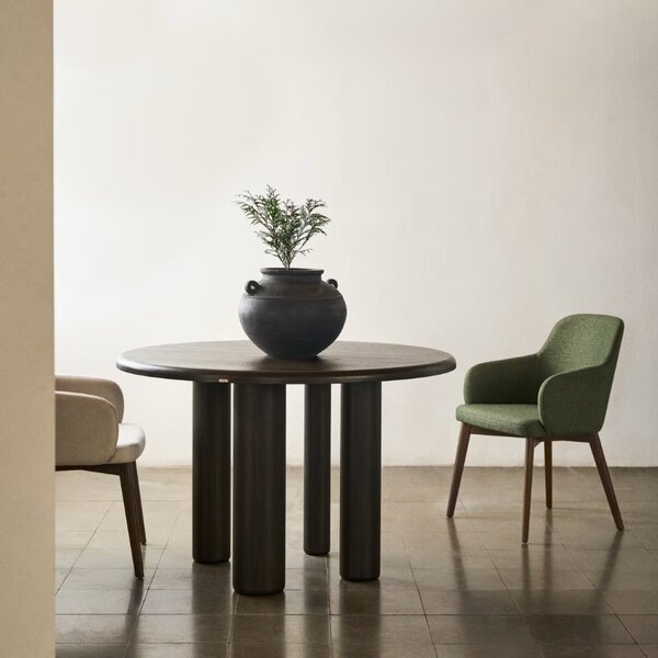Tmavě hnědý dřevěný jídelní stůl Kave Home Mailen 120 cm