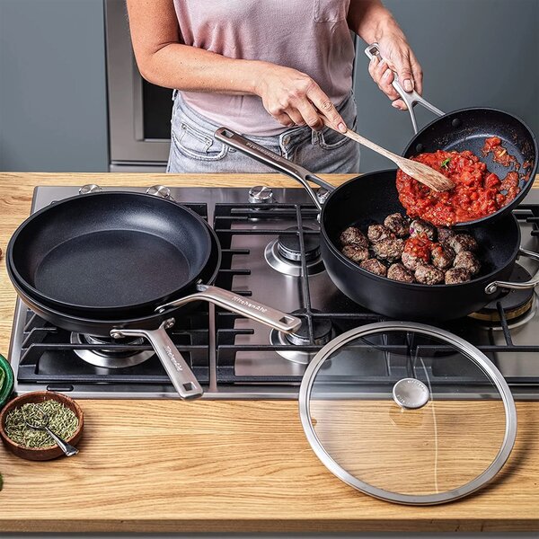 Tradiční pánev KitchenAid Forged Hardened Aluminium 28 cm s keramickým povrchem