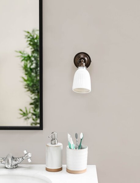 Nástěnná lampa do koupelny Alma Antique Bronze