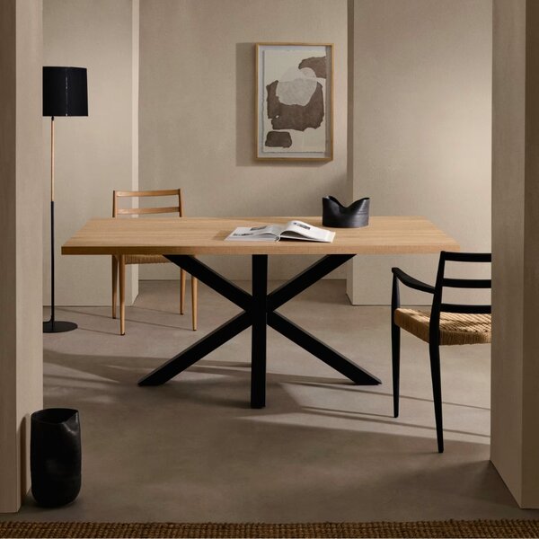 Dubový jídelní stůl Kave Home Argo 160 x 100 cm s černou kovovou podnoží