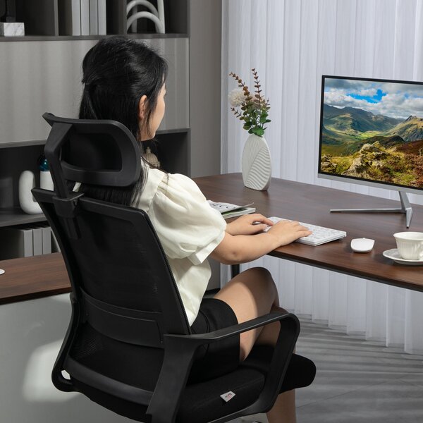 Ergonomická kancelářská židle HOMCOM s opěrkami, nastavitelnou opěrkou hlavy a výškově nastavitelnou síťovou otočnou židlí s funkcí náklonu, černá | A