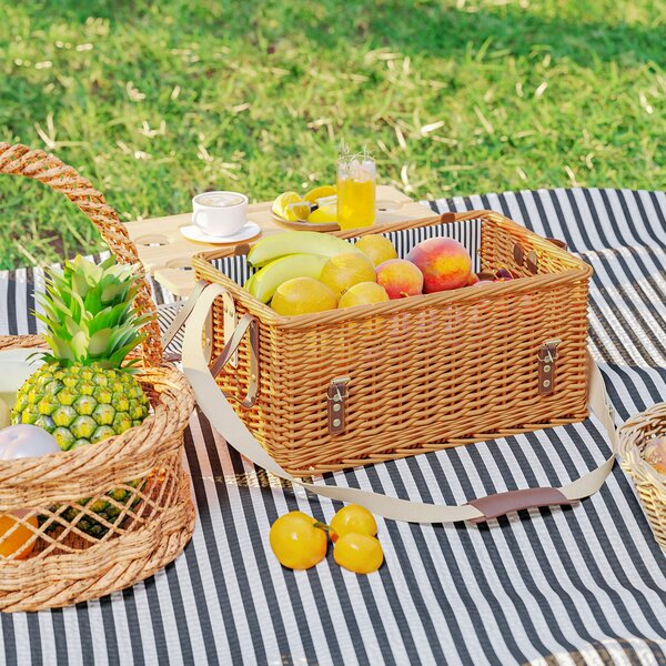 Outsunny Ratanový Piknikový Koš pro 4 Osoby s Piknikovou Dečkou, Příbory, Otvírákem na Láhve a Piknikovým Stolem – Kompletní Sada pro Kempování, Pláž