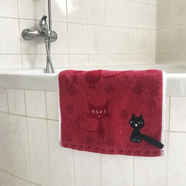 Ručník s kočkou 50x25 cm - červený