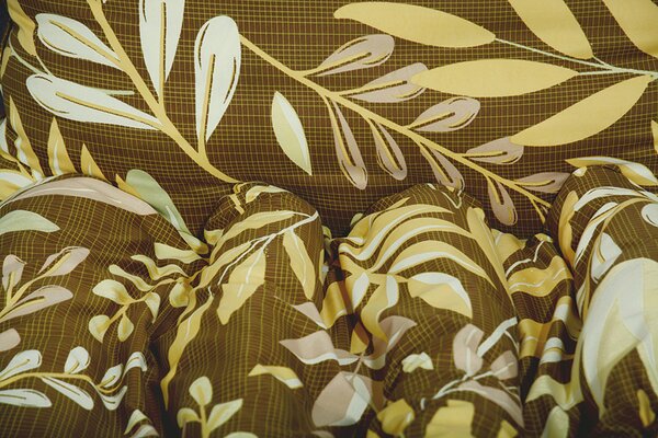 Povlecení z mikrovlákna prodloužené TARA hnedé 140x220 cm listy