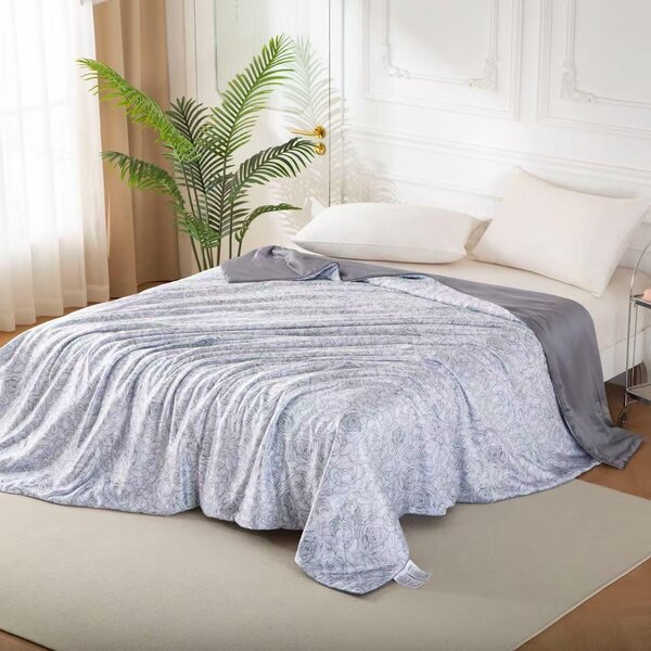 Oboustranná prošívaná deka na postel z mikrovlákna | Šedý květinový vzor | Hodinová deka s hedvábným dotykiem 150x200 / 220x240 cm Velikost: 150×200 cm