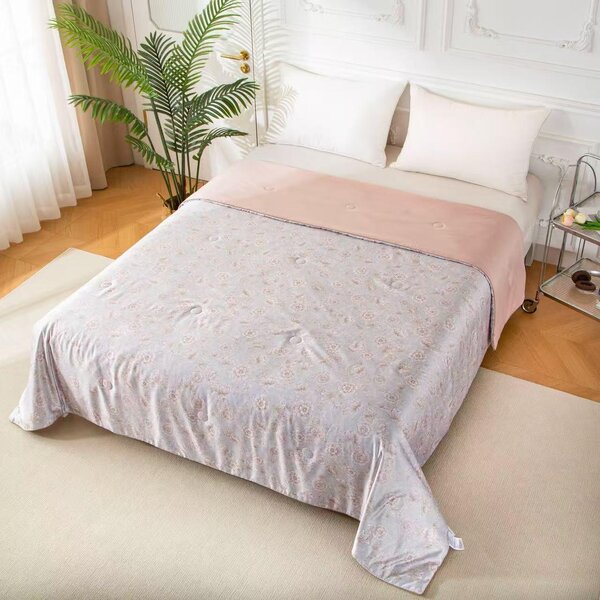 Oboustranná prošívaná deka na postel z mikrovlákna | Béžový květinový vzor | Hodinová deka s hedvábným dotykiem 150x200 / 220x240 cm Velikost: 220×240 cm