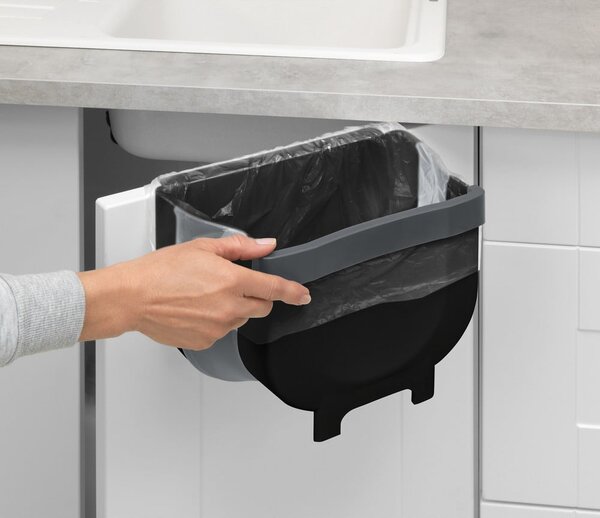 Černý závěsný odpadkový koš Wenko Black Outdoor Kitchen Fago, 5 l