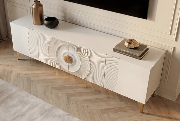 Designový etno bílý TV stolek Cumbria se čtyřmi dvířky se zlatými detaily a reliéfem s motivem paprsků 180 cm