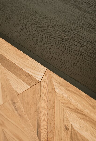 LivinHill Komoda Indus 160 cm z masivu dub přírodní/grafit