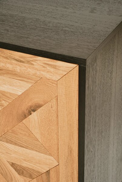 LivinHill Komoda Indus 160 cm z masivu dub přírodní/grafit