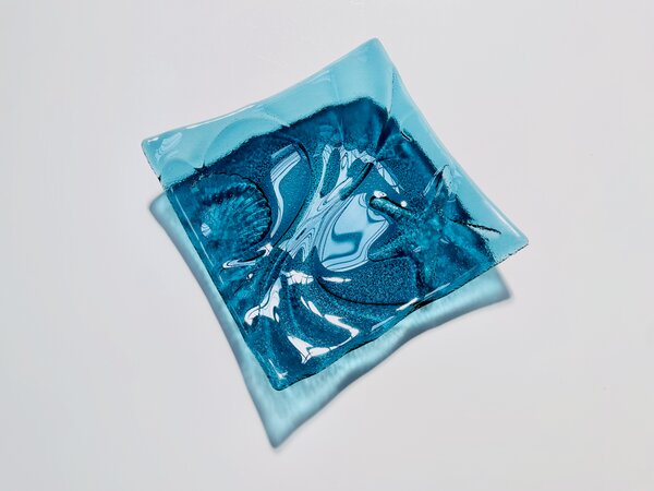 OCEAN designový skleněný čtvercový talíř 25 x 25 cm modré sklo